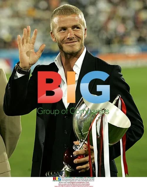 David Beckham waves to fans at 2007 MLS All Star game