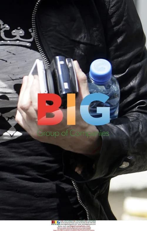 Gadget-laden Madonna leaves London gym