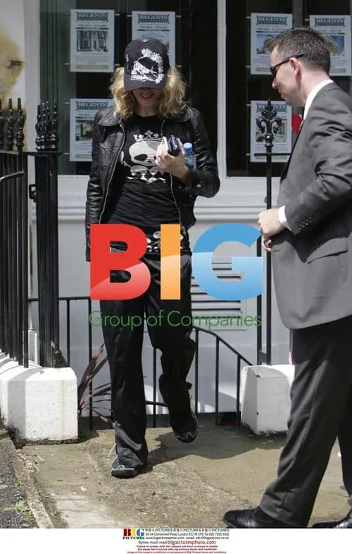 Gadget Laden Madonna Leaves Gym