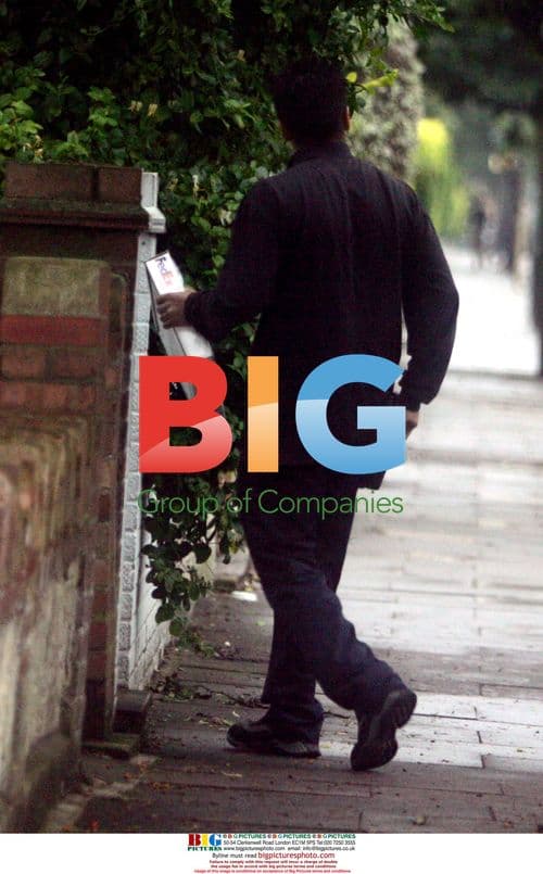 Daniel Radcliffe Receives Final Harry Potter Book