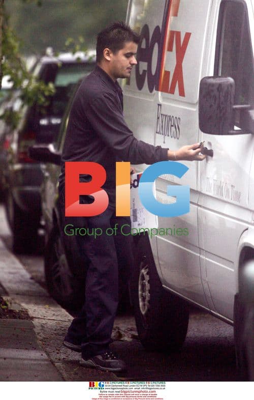 Daniel Radcliffe Receives Final Harry Potter Book