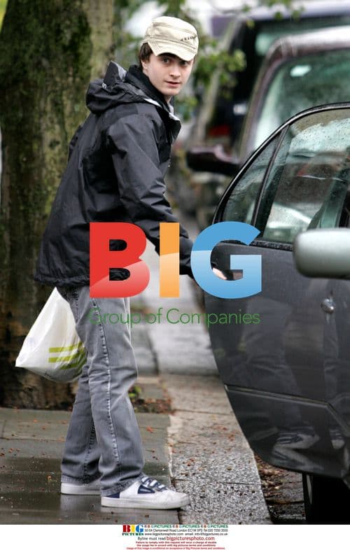 Daniel Radcliffe Receives Final Harry Potter Book