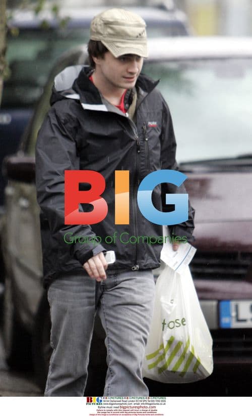 Daniel Radcliffe Receives Final Harry Potter Book