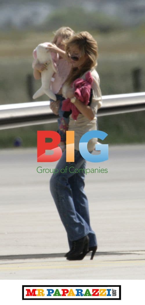 Heather Mills boards private plane with daughter and trainer