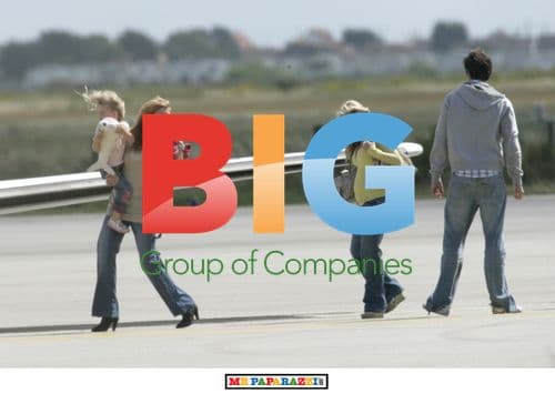 Heather Mills and Daughter Depart on Private Plane