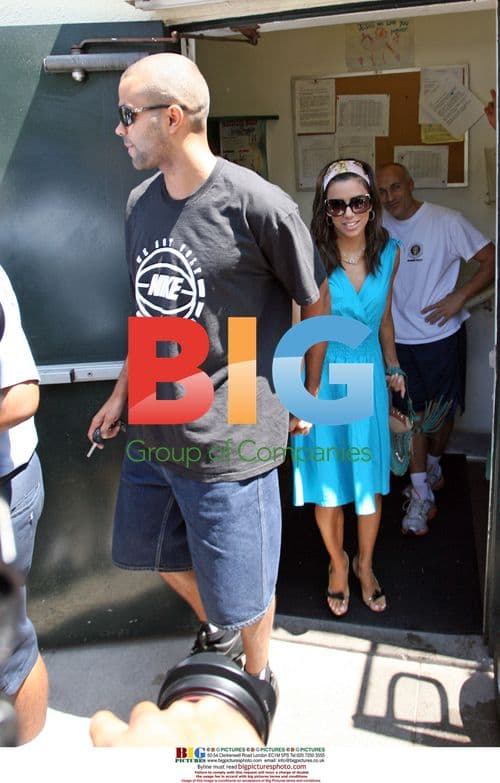 Eva Longoria and Tony Parker Eat with Friends