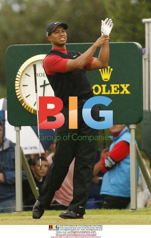 Tiger Woods drops club at 136th Open