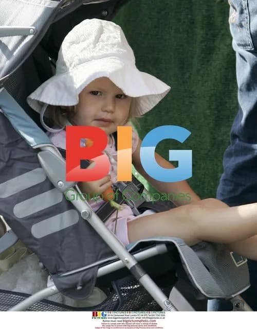 Jennifer Garner and Daughter at Farmers Market