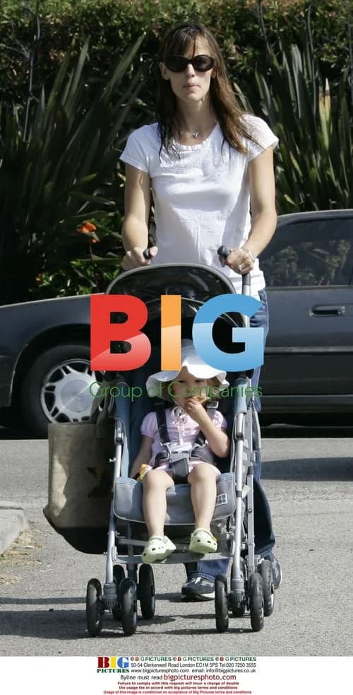 Jennifer Garner and Daughter Violet at Farmers Market