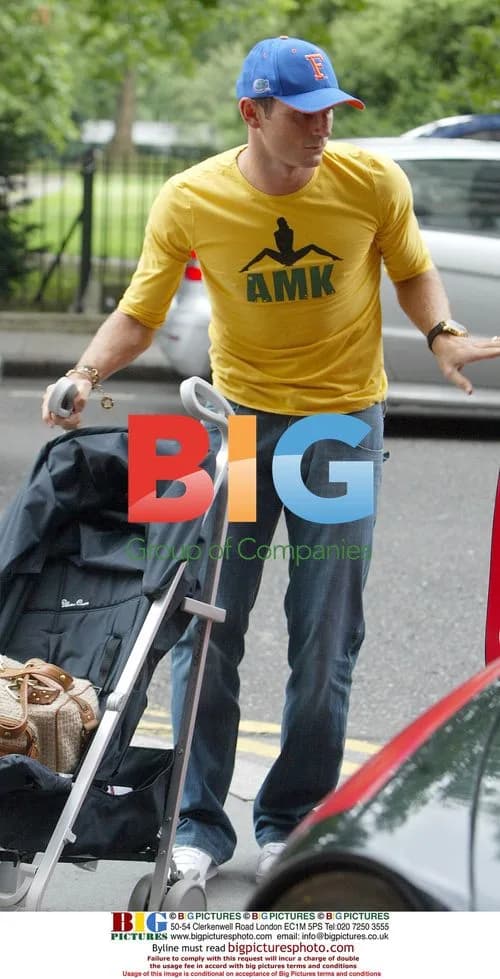 Frank Lampard leaves home with daughter