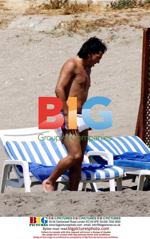 Carlos Tevez vacations with family in Spain