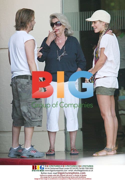 David Spade Jokes with Two Ladies