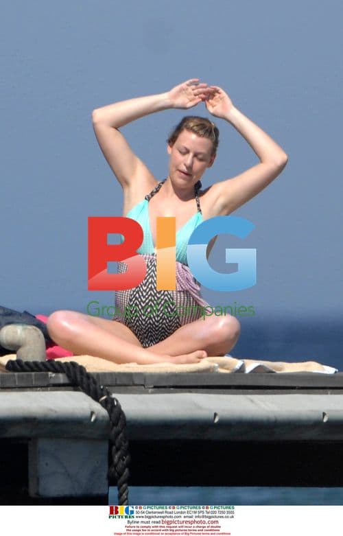 Barbara Berlusconi Relaxes Pregnant in Sardinia