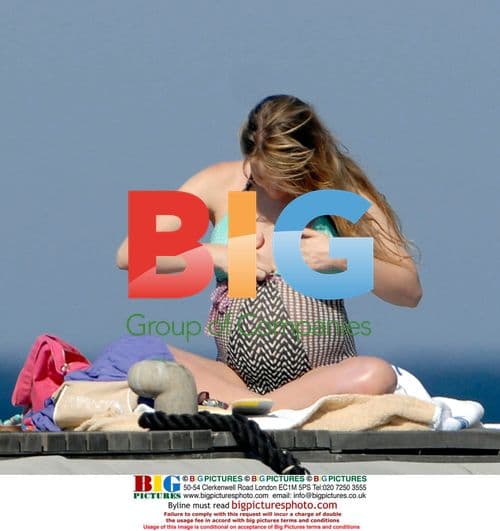 Barbara Berlusconi Relaxes Pregnant in Sardinia