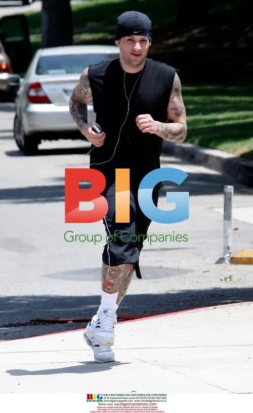 Joel Madden Jogging