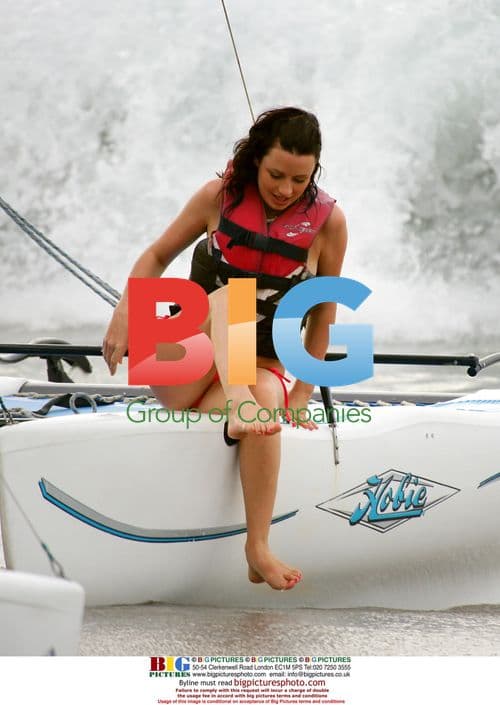 Glamour models sail in Spain