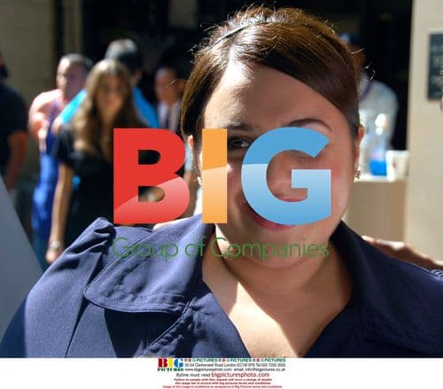 Nikki Blonsky signs autographs