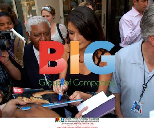 Catherine Zeta-Jones signs autographs