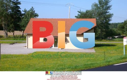 Claudia Schiffer's father dies after golf round