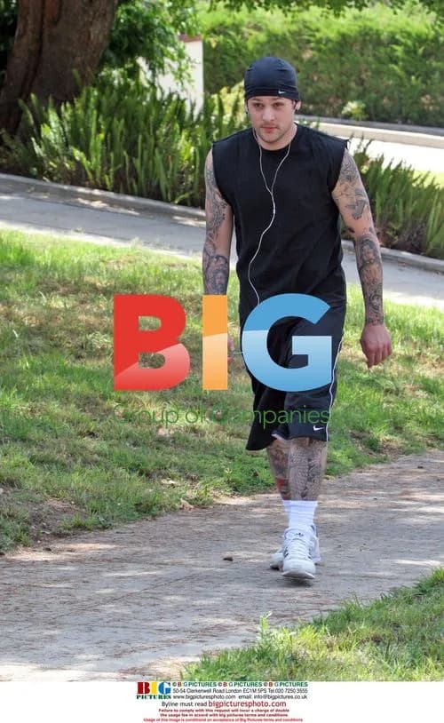 Joel Madden Jogs in Glendale