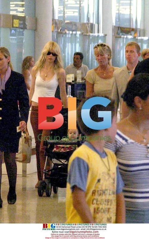 Claudia Schiffer leaves Mallorca with son and mother