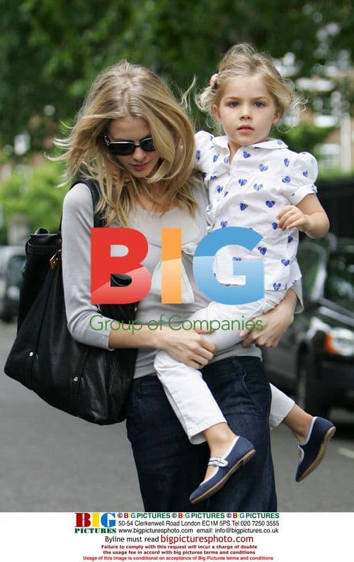 Donna Air shopping with daughter