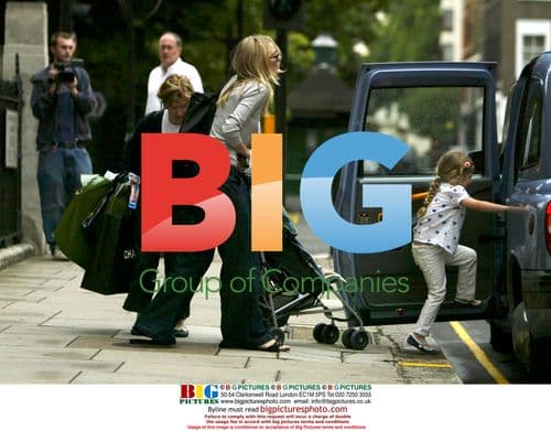 Donna Air Shopping in London