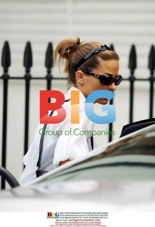 Elen Rives Leaves Home with Baby Isla