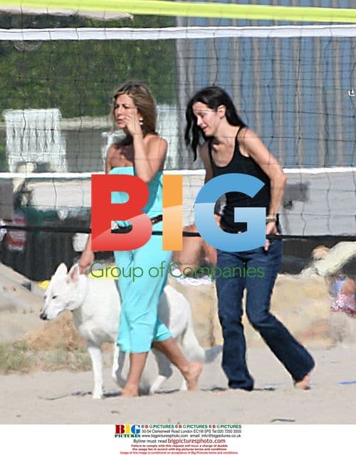 Aniston and Cox Relax on Malibu Beach