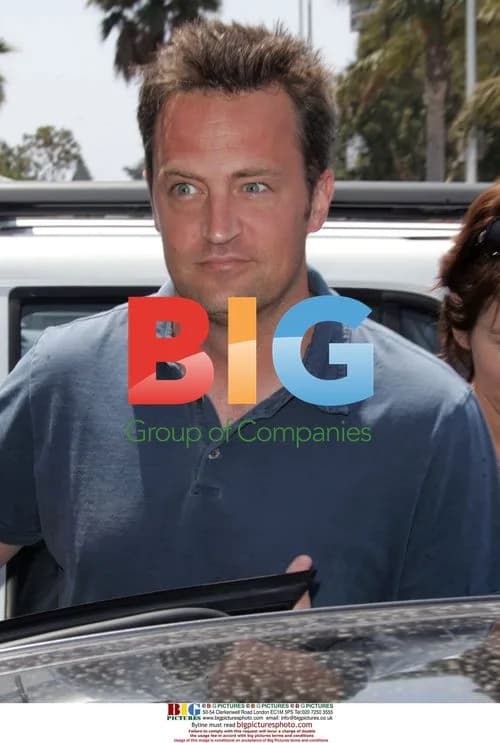 Matthew Perry Shopping at Malibu Market