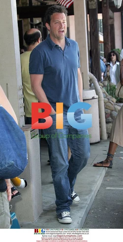 Matthew Perry shopping in Malibu