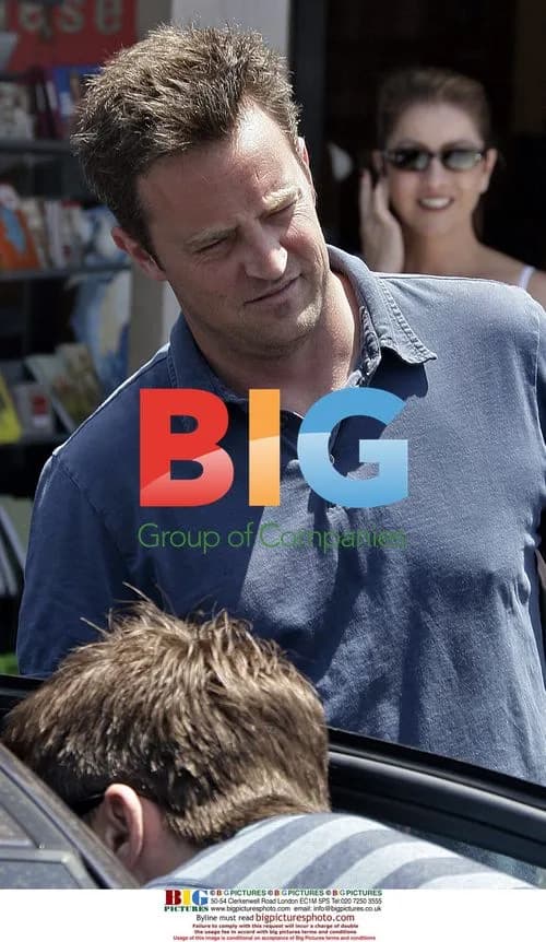 Matthew Perry shopping at Malibu Market