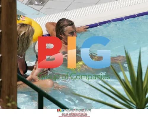 Rod Stewart and Family Relax in Pool
