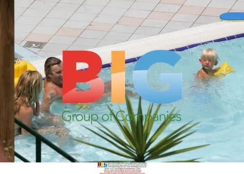 Rod Stewart with Family in Pool