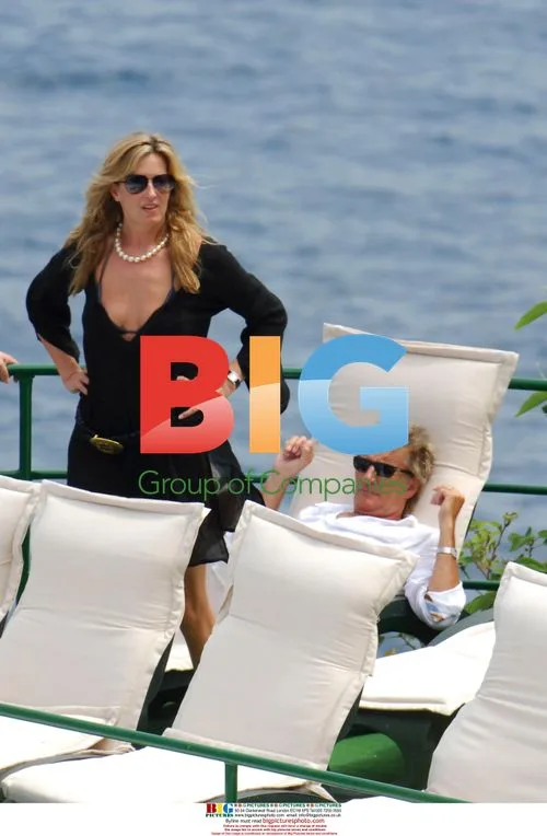 Rod Stewart Relaxes with Family in Pool