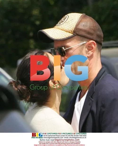 Teri Hatcher and Stephen Kay get intimate