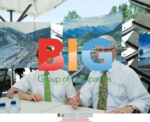 Schwarzenegger and Campbell Compare Notes