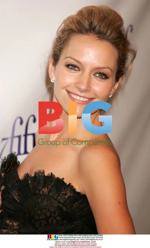 Becki Newton at 35th Annual Fifi Awards