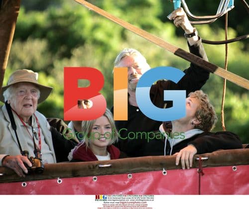 Richard Branson and family prepare for balloon ride