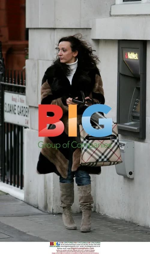 Monica Casti Goes Shopping in London