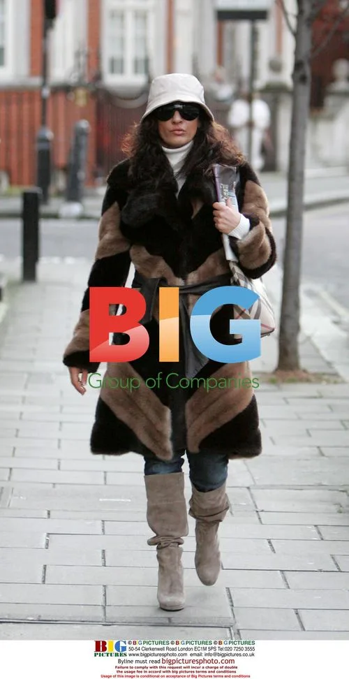 Monica Casti Shopping in London