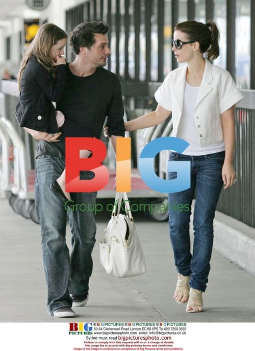 Kate Beckinsale Arrives at LAX with Daughter