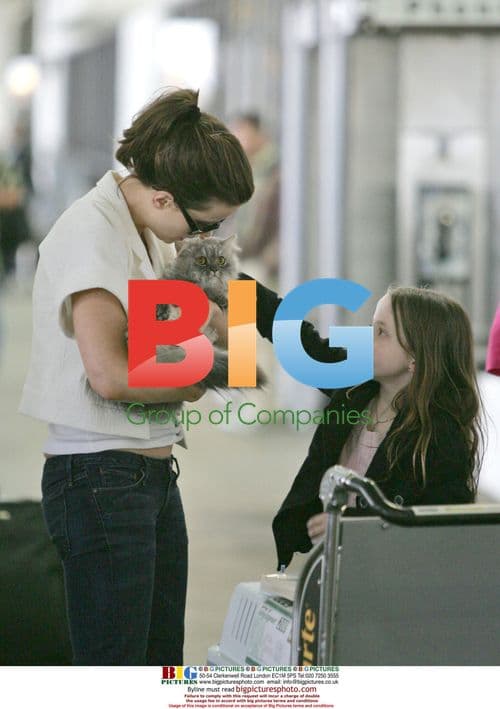 Kate Beckinsale Arrives at LAX with Daughter