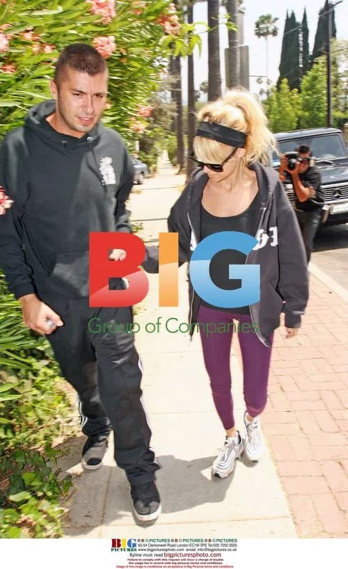 Nicole Richie and mystery man have brunch and hike