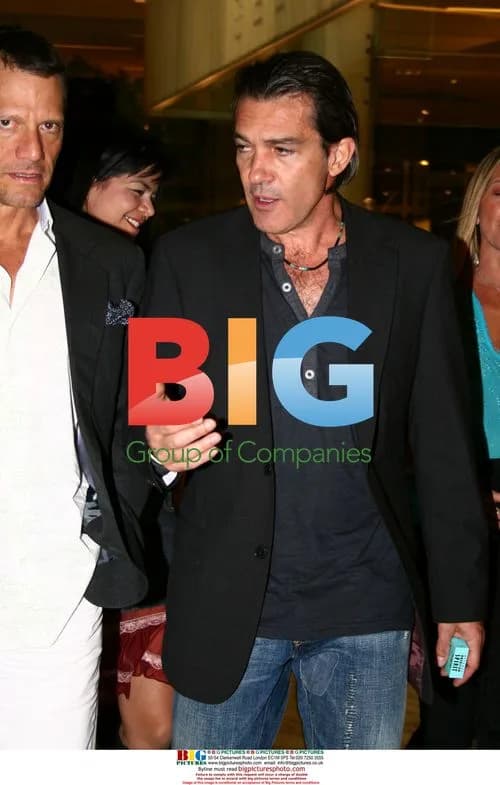 Antonio Banderas dines with mystery woman