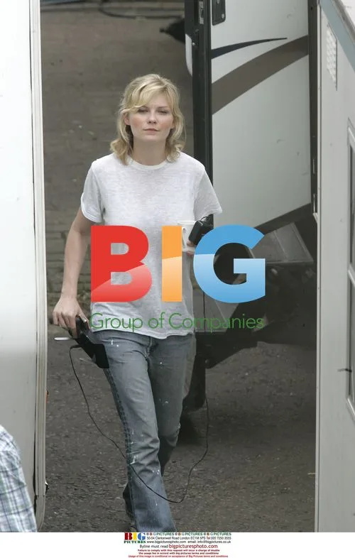 Simon Pegg and Kirstin Dunst on film set
