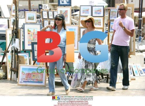 Joan Collins takes a walk in Saint Tropez