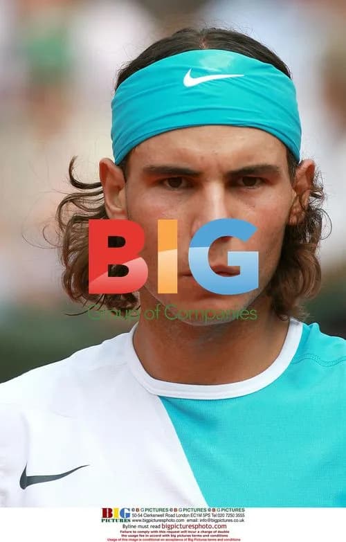 Rafael Nadal defeats Lleyton Hewitt at Roland Garros