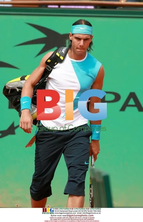 Rafael Nadal defeats Lleyton Hewitt