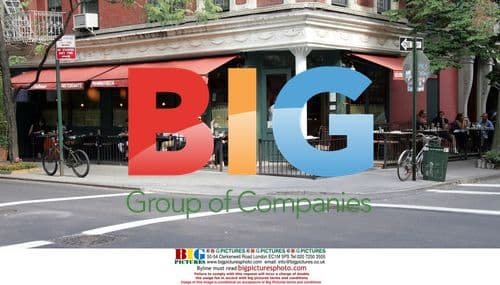 Actresses Kate Bosworth and Liv Tyler Bump into Each Other